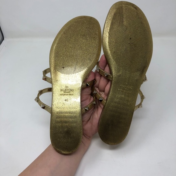 Valentino Studded Thong Flip Flop Sandal Womens 40 9 Gold Designer Old Money - Picture 6 of 9